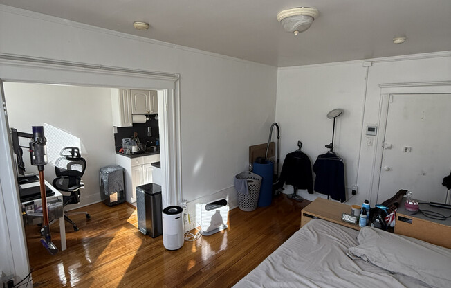 Studio, 1 bath, 330 sqft, $2,375, Unit 40