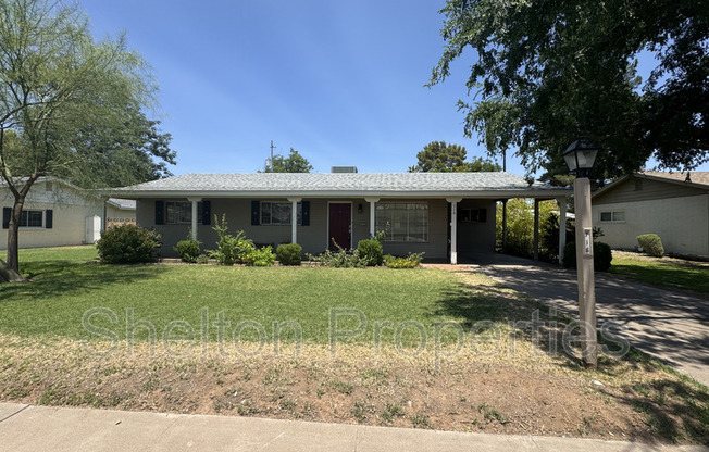 718 W GLENN DR
