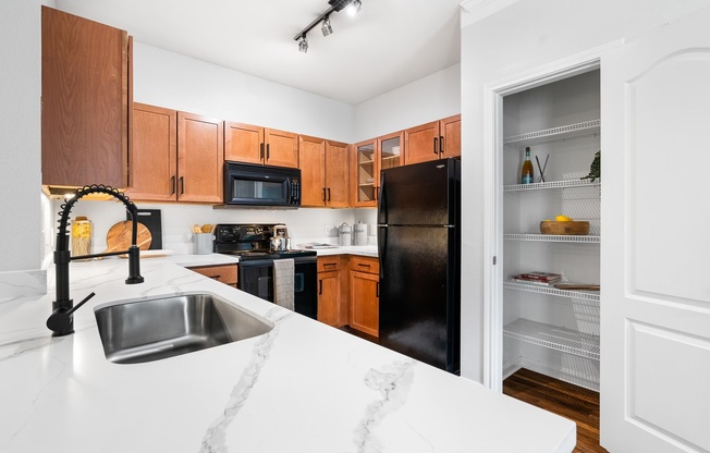 6900 LK WOODLANDS DR