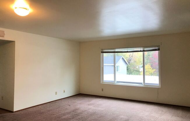 2 beds, 1 bath, 850 sqft, $1,750, Unit 7