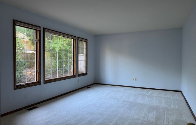 4 beds, 2.5 baths, $4,500