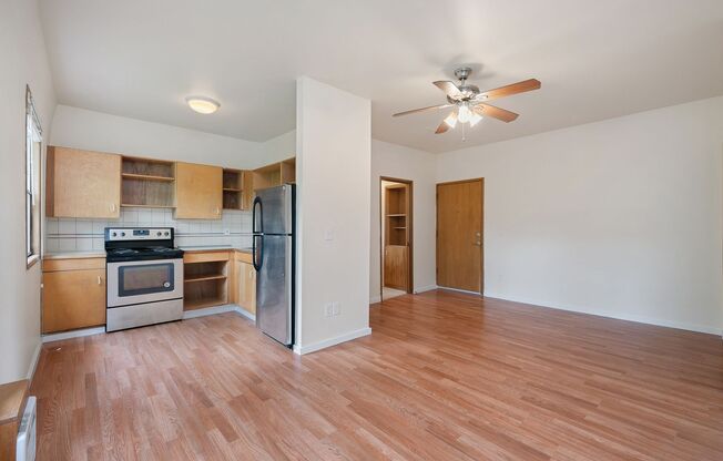Studio, 1 bath, 400 sqft, $1,195, Unit C16