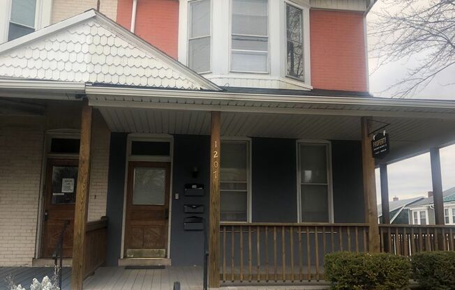 2 beds, 1 bath, $1,095