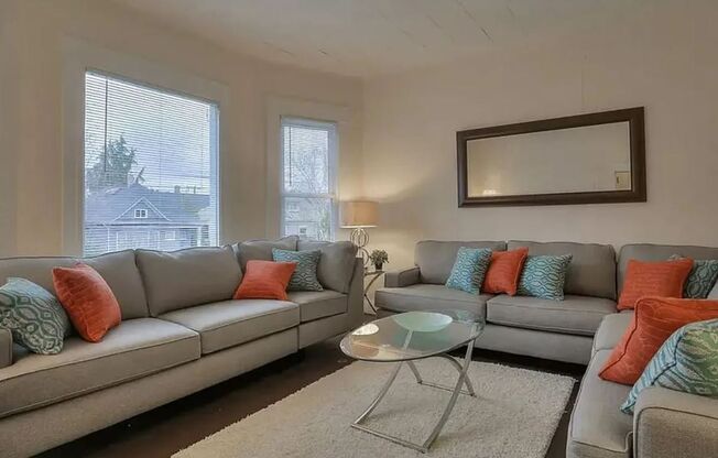 5bd/2.5ba in the Heart of Capitol Hill