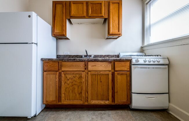 1931 E 71st