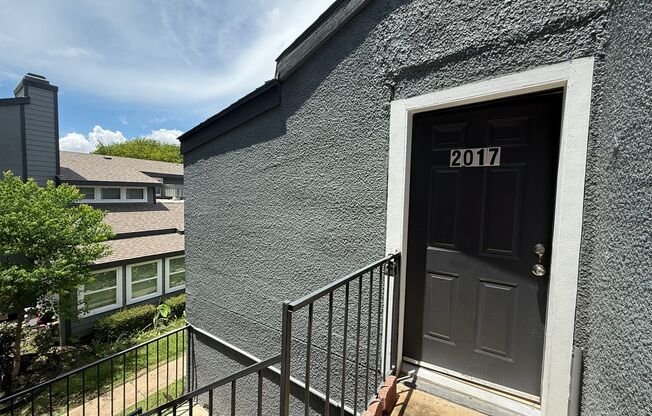 1 bed, 1 bath, $810, Unit APARTMENT 2017