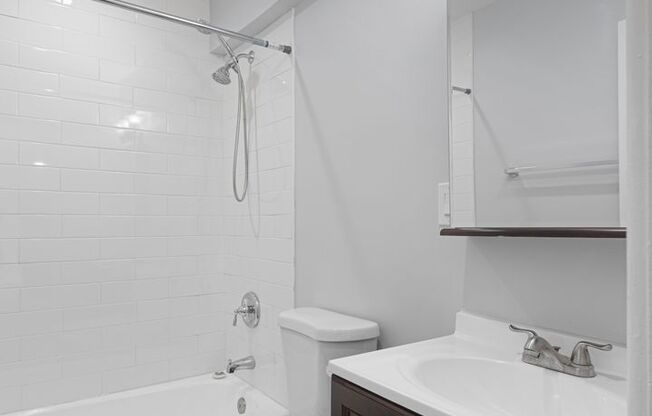 2 beds, 1.5 baths, 819 sqft, $2,200, Unit 404