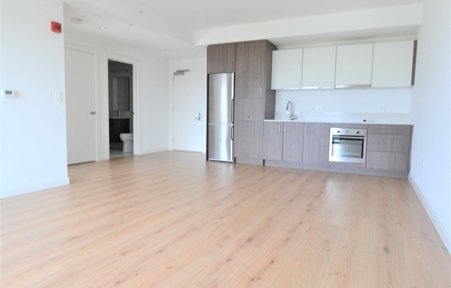 1 bed, 1 bath, 757 sqft, $3,800, Unit 921