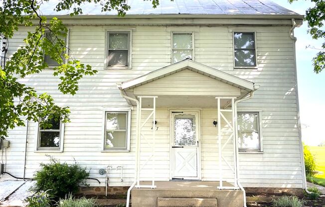 Spacious 3-Bedroom Farmhouse for Rent – Peaceful Country Living