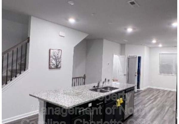4945 SOUTHERN MAGNOLIA DR