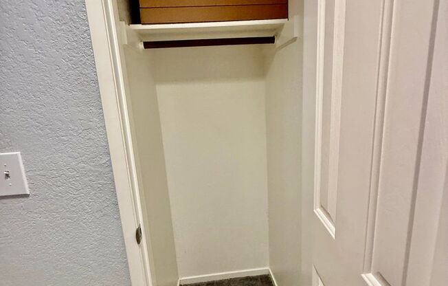 2 beds, 1.5 baths, 958 sqft, $2,000, Unit Condo