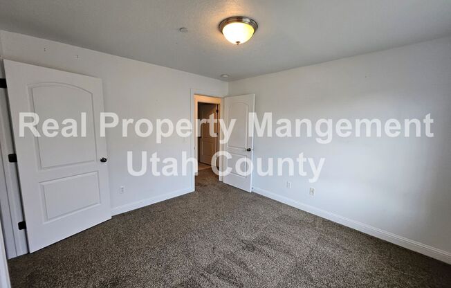 3 beds, 2 baths, $1,600