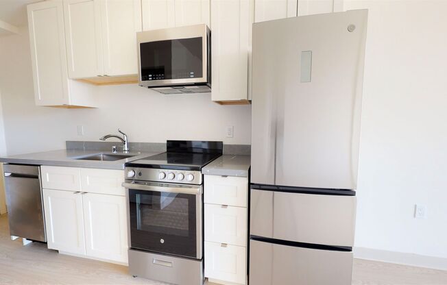 Studio, 1 bath, 365 sqft, $2,645, Unit 363 6th St, Unit 412