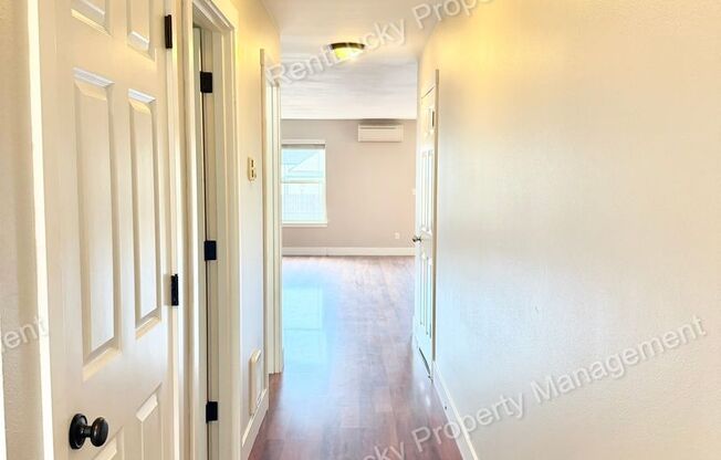 Great 4 Bedroom in Tacoma w/ Bonus Area and Beautiful Kitchen!