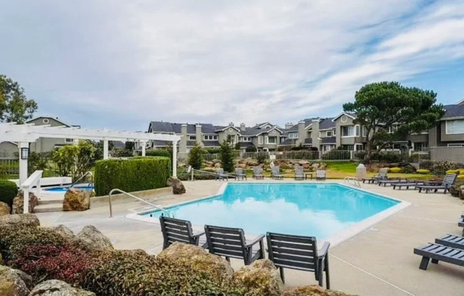 Bright and Airy 2BD 2.5 BTH Townhouse in Daly City
