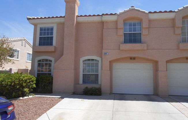 Spacious Townhome with Garage in Gated Community in NW