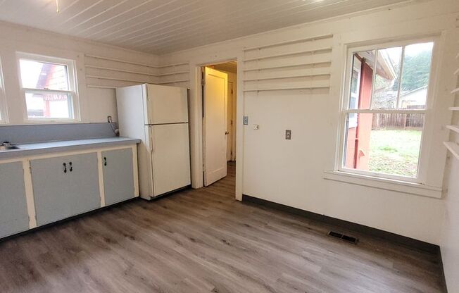 2 beds, 1 bath, $1,620