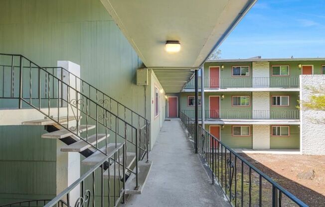 Studio, 1 bath, 375 sqft, $1,075, Unit 213