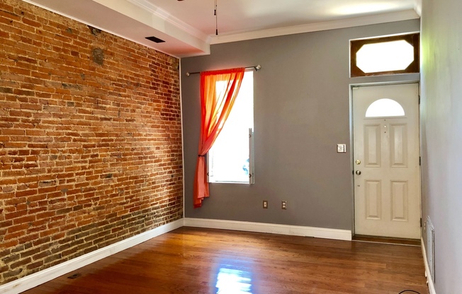 2 Bedroom EOG Townhome in Federal Hill W/ Parking