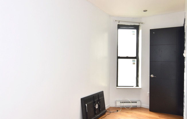 2 beds, 1 bath, $3,800, Unit 4-S