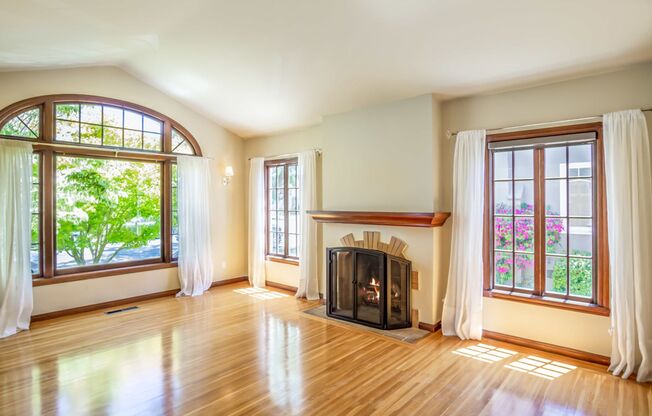 1809 Versailles Ave - 4+ bedroom | 3.5 bathroom | Single family home