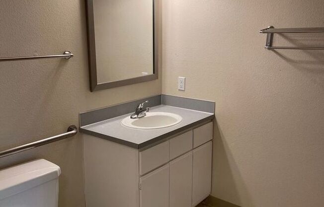 1 bed, 1 bath, 410 sqft, $1,425, Unit 210