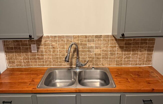 Charming 2 Bed 1 Bath House
