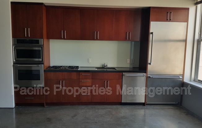 Studio, 1 bath, 755 sqft, $1,957