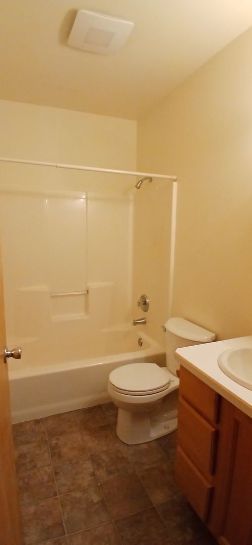 Studio, 1 bath, $1,400