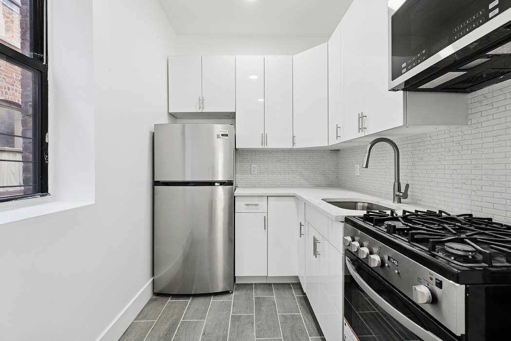 441 W 151 ST