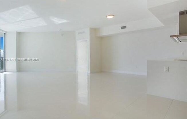 2 beds, 2 baths, 1,670 sqft, $5,500, Unit 17301 Biscayne Blvd unit 1103