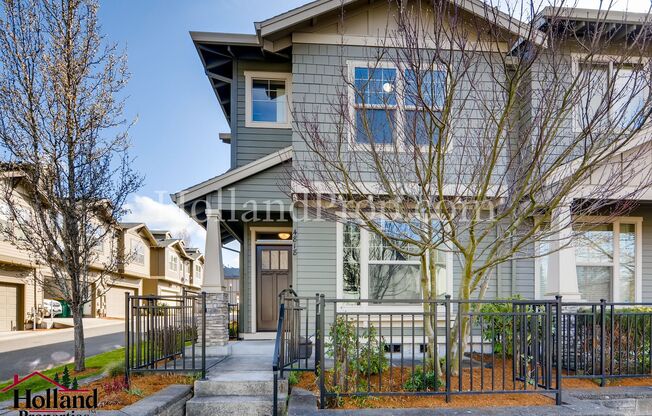 Charming 3-Bedroom End-Unit Townhouse in Prime Bethany Location