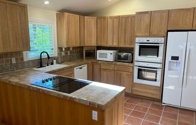 PRICE IMPROVEMENT! $5588 - Amazing North Bay Oasis in coveted area of East Santa Rosa w/outdoor pool and hot tub