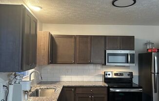 2 beds, 1 bath, $1,450, Unit 671 Up