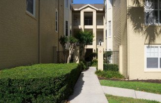 2/2 2nd floor in Sabal Pointe Longwood Gated community