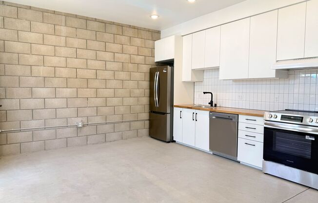 Studio, 1 bath, 285 sqft, $2,520, Unit 100