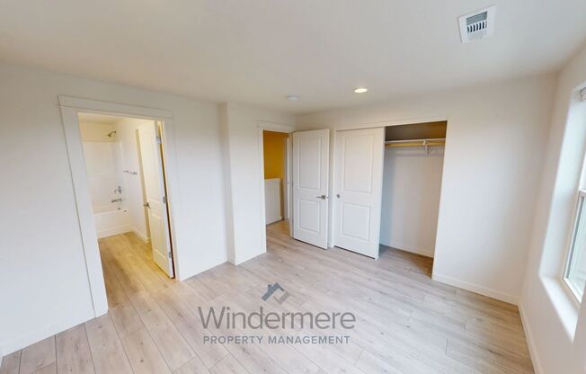 3 beds, 2.5 baths, 1,268 sqft, $1,995, Unit 384 Arissa