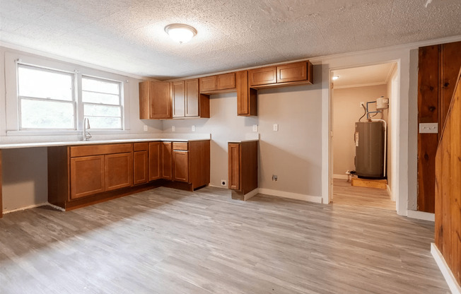 3 beds, 1 bath, $1,150