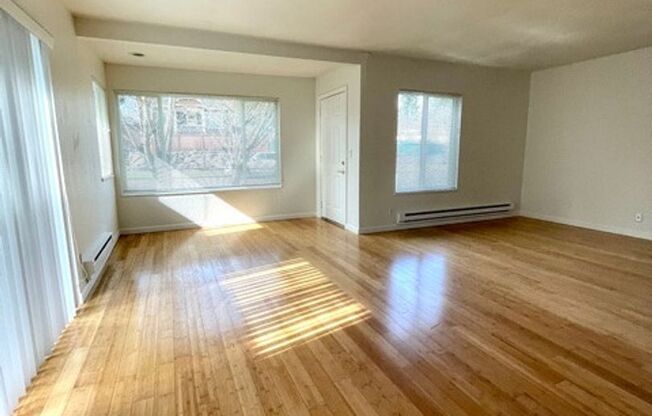 3BD/ 2BA + office in South Delridge!