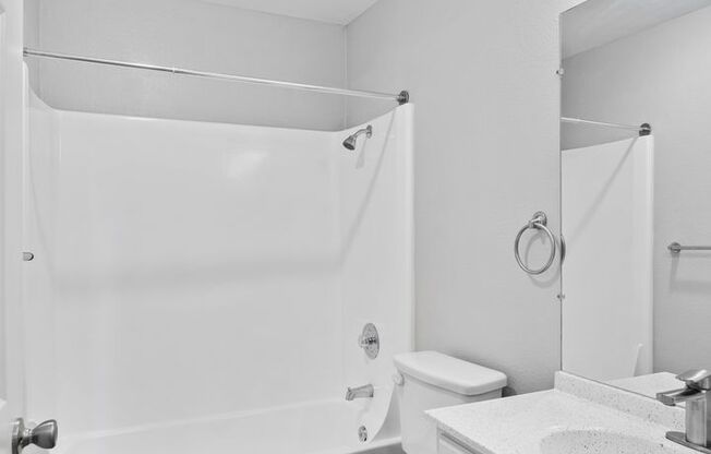 2 beds, 1 bath, 760 sqft, $2,699, Unit 40-213