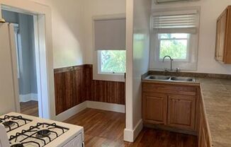 1 bed, 1 bath, 556 sqft, $1,000, Unit A