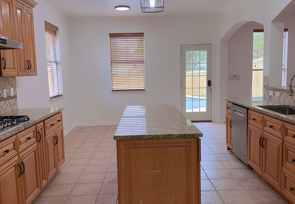 9114 WOODLAKE DR