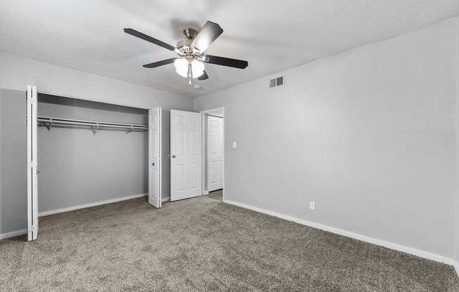 Apartments in Overland Park, KS for Rent - Treetop Lodge - Photo of Bedroom with ceiling Fan and large closet