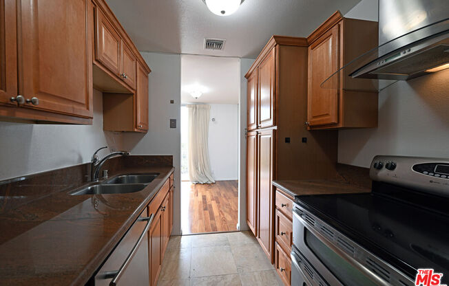 1 bed, 2 baths, 737 sqft, $3,150, Unit 424
