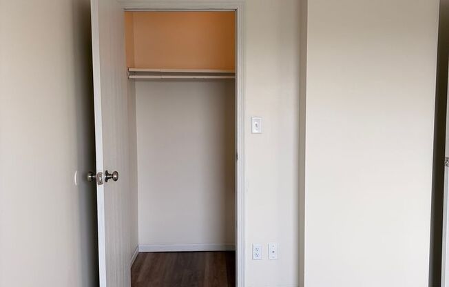 2 beds, 1 bath, 885 sqft, $1,150, Unit 740