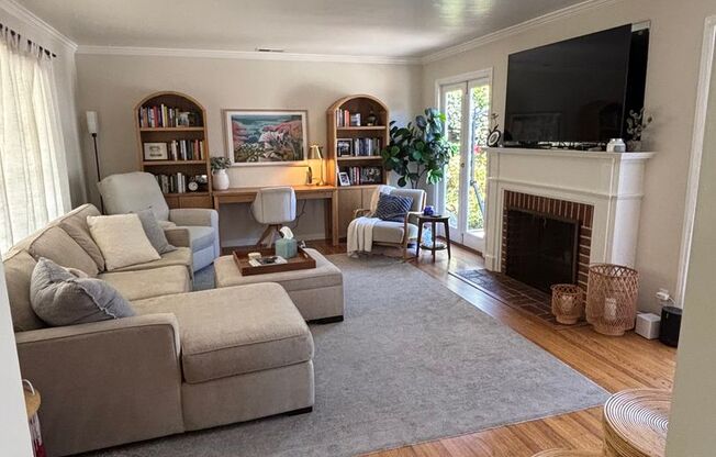 Charming 2 Bedroom 1 Bathroom Home in Palo Alto!