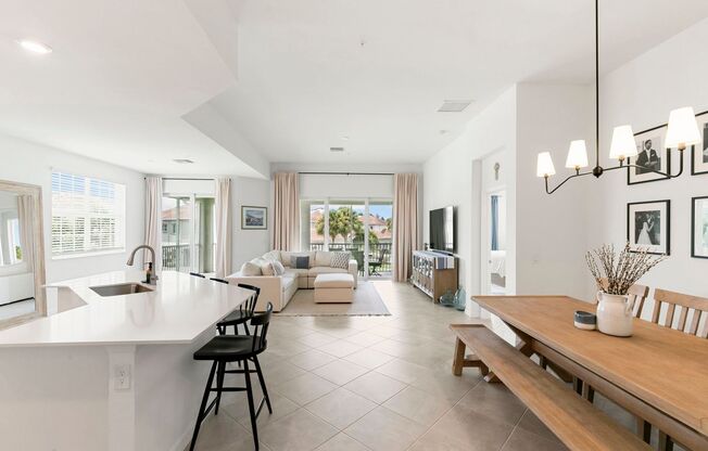 3 beds, 2 baths, $2,950, Unit #201