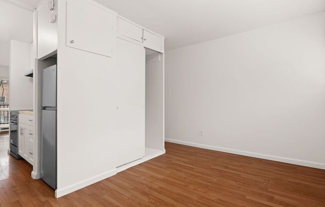 Studio, 1 bath, 355 sqft, $1,250, Unit 207