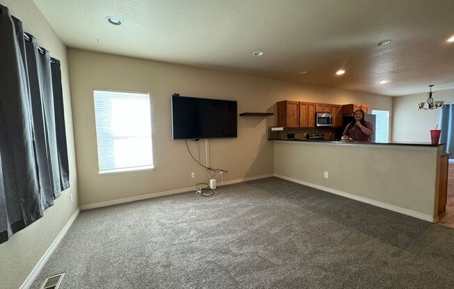 Beautiful 4 Bed 3 1/2 Bath home in Ridgen Farm.