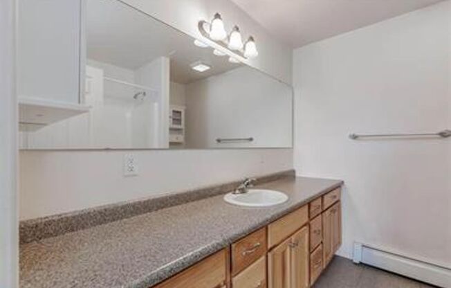 3 beds, 2.5 baths, $2,400, Unit Unit 46